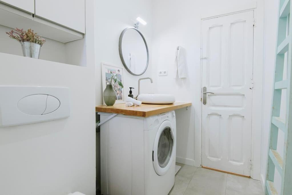 Appartement El Botones Nuevo Y Luminoso Apto De Diseno En Lavapies à Madrid Extérieur photo